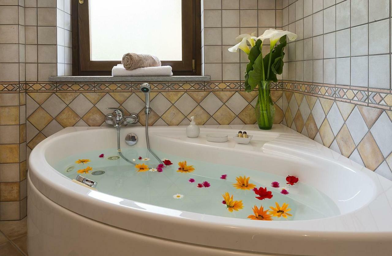 Bed and Breakfast Agrialpi by Salfrutta Bricherasio Esterno foto